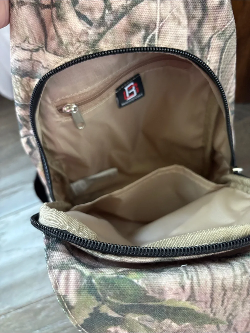 Beautiful Giant Unisex Camo Sling Bag,tactical,4 zipper,remove adjust strap,hunt